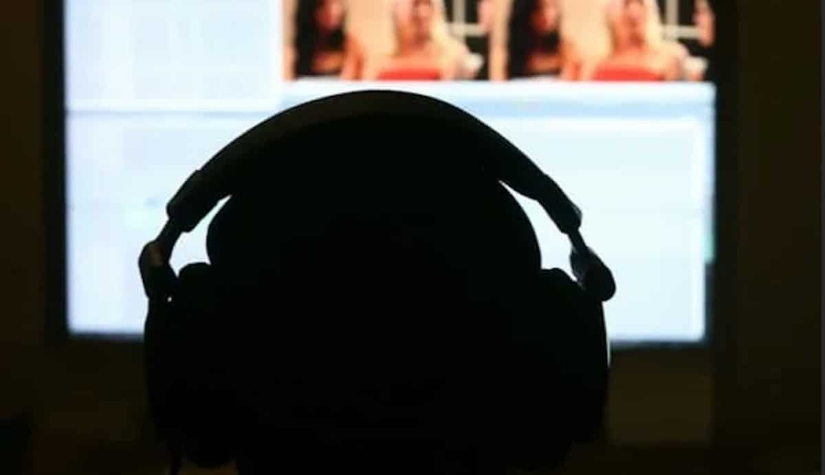 mayenne professeur suspendu reconnu video porno