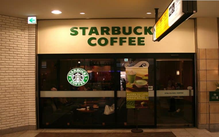 Starbuck Coffee. L'entreprise développe son offre drive en France.