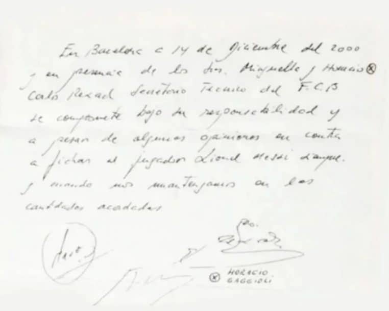 Image du contrat de Messi sur une serviette en papier