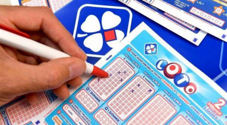 Il gagne une importante somme au Loto, son attitude envers le bureau de tabac est surprenante