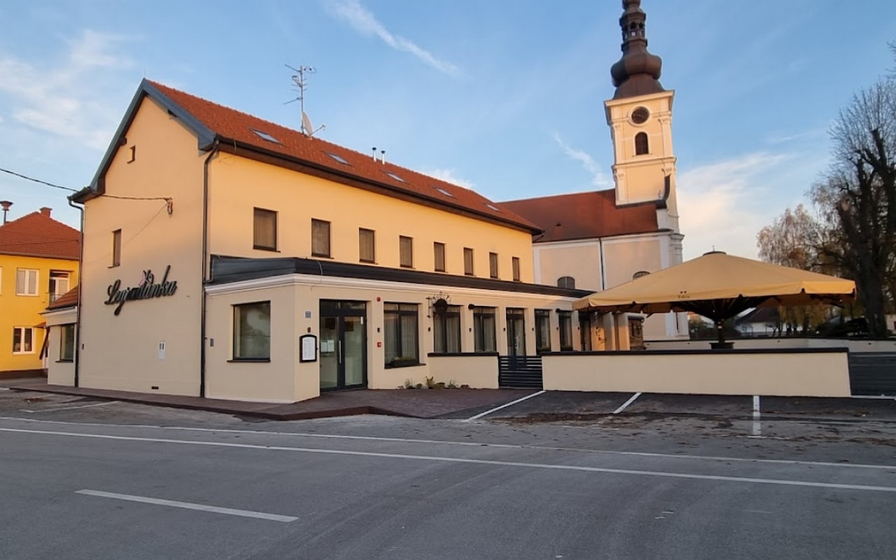 Legrad en Coratie. Des maisons sont vendue pour quelques centimes.