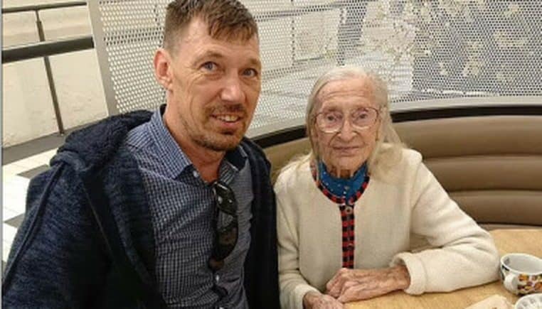 Il tombe amoureux de la veuve de son grand-père