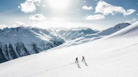 Un homme a remonté une piste de ski en camion pour éviter un péage