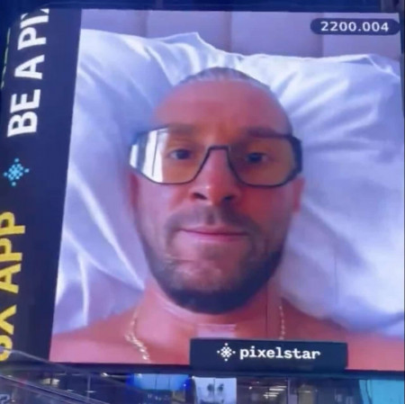 Une photo hilarante de Lionel Messi à été diffusé en plein Time Square