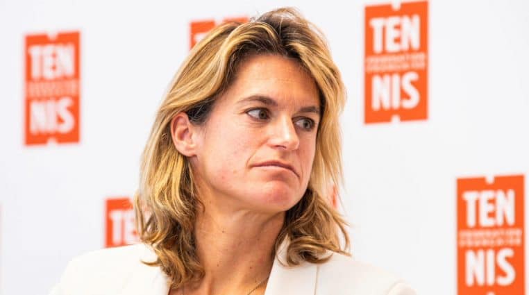 Amélie Mauresmo retrouve l'Amour après un divorce compliqué.