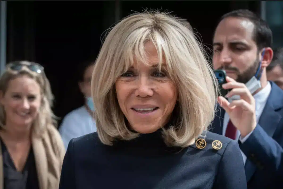 Brigitte Macron porte-t-elle une perruque ? On a (enfin) la réponse