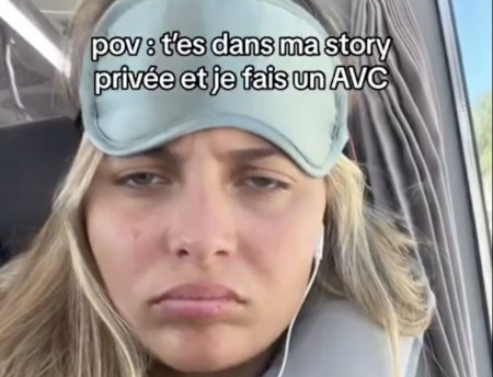 cherche araignee chez elle elle est sur son epaumle