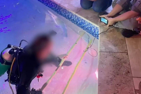 enfant piscine tuyau (2)
