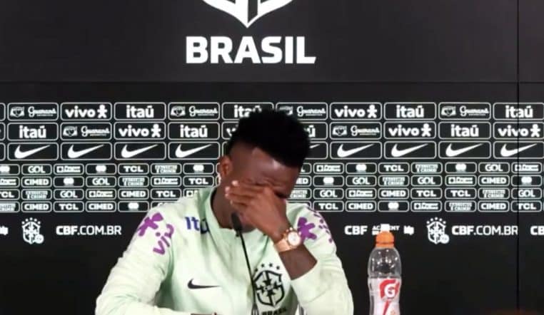 Vinicius pleure question journaliste