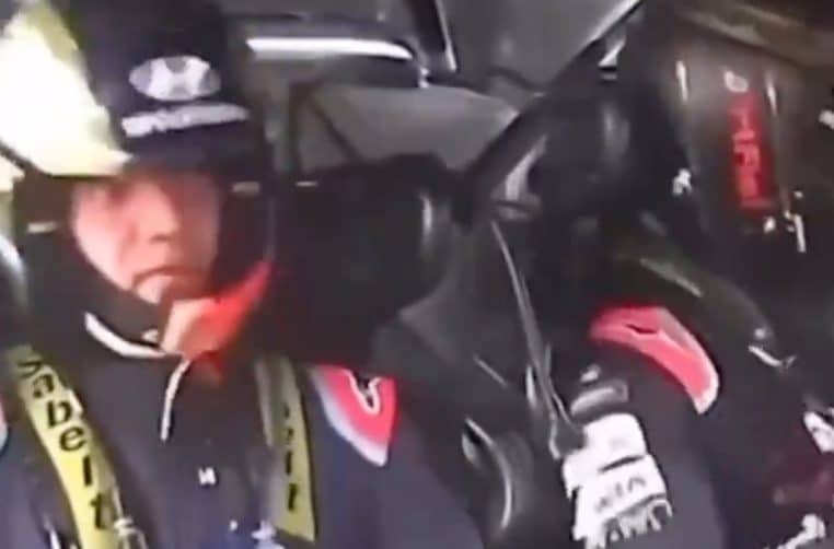 voiture tonneaux rallye calme pilote