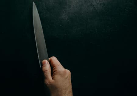 Un adolescent de 13 ans poignarde un sdf