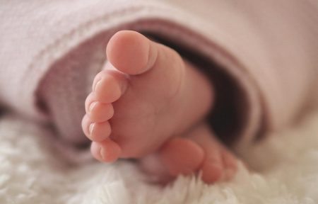 Un bébé de 5 mois retrouvé en état de décomposition
