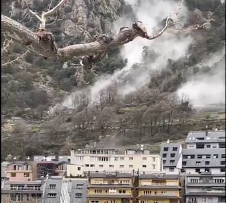 rocher finie sa route porte ville