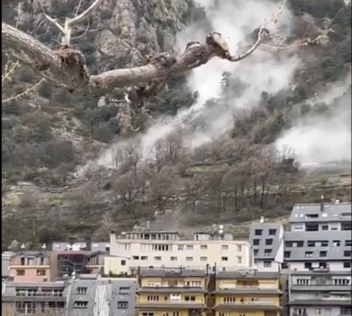 rocher finie sa route porte ville