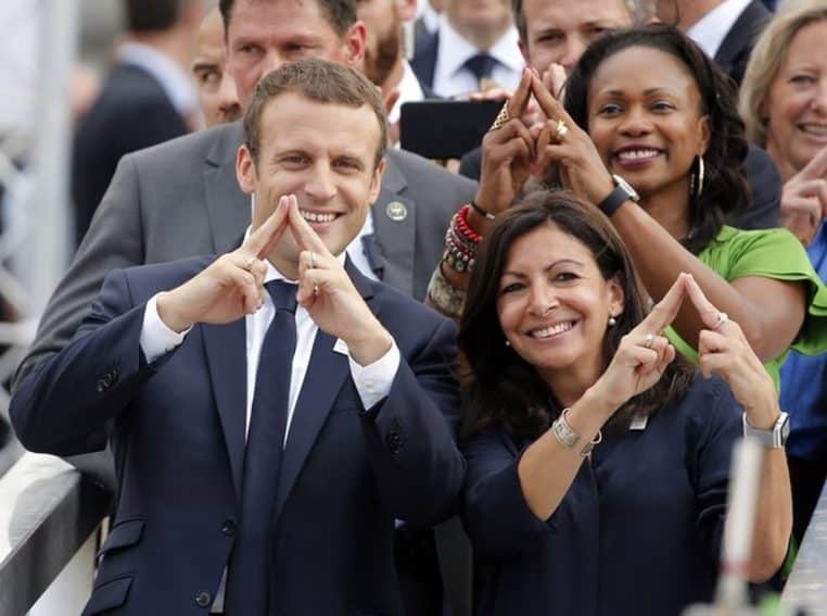 Anne Hidalgo se baigne dans la Seine avec le président