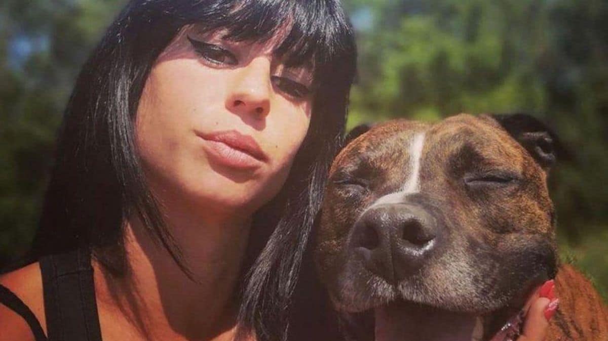elisa pilarski tuee par son chien curtis