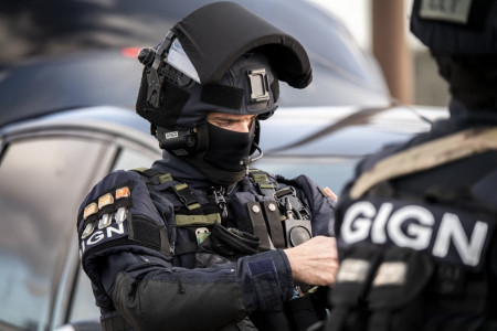 Le GIGN, faisant face à une attaque ayant provoqué 5 victimes dont 2 morts