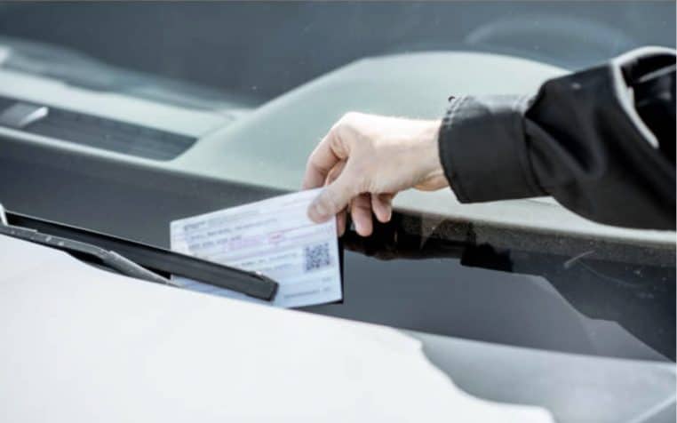 Image illustration les places de parking pourrait être équipé de capteurs.