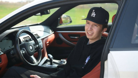 mason prima Saskatoon au Canada telephone au volant mcdo drive (3)