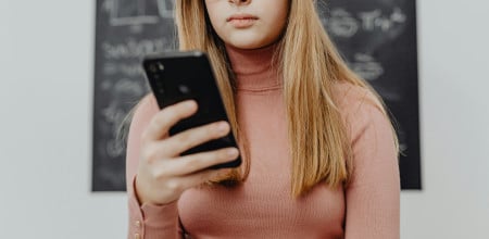 Une adolescente de 16 ans avoue avoir inventé son vi*l
