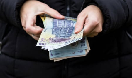 Image illustration blague un homme vole aux riches et donne aux pauvres