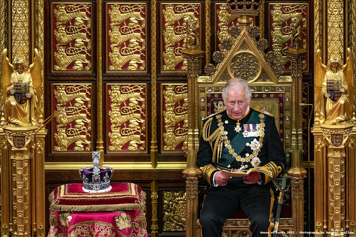 Charles-III-à-son-couronnement-seul