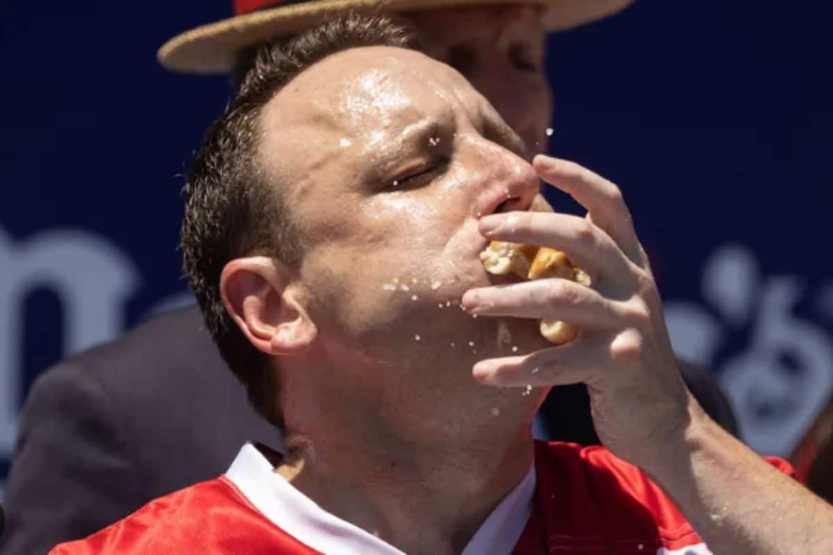 Joey Chestnut mangeur hot-dogs (2)