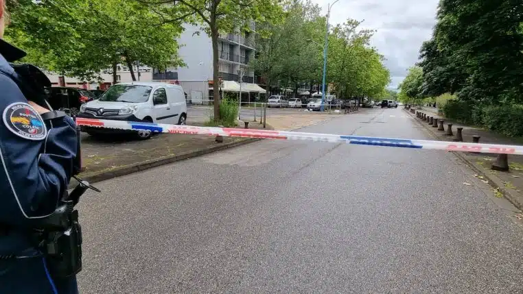 attaque couteau metz cinq personne