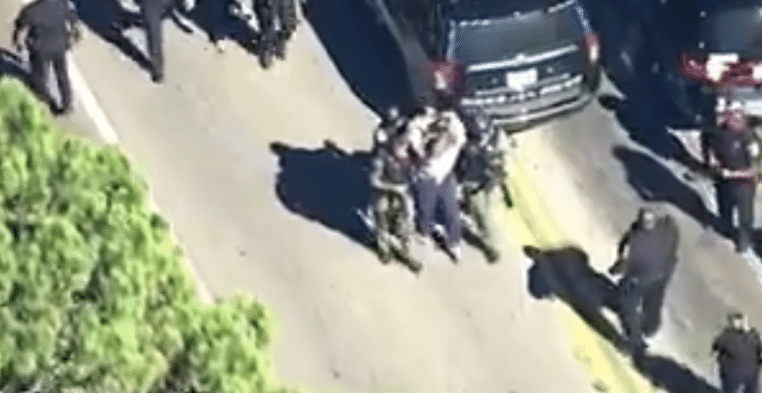 force prend otage bus tue personne durant sa coursee
