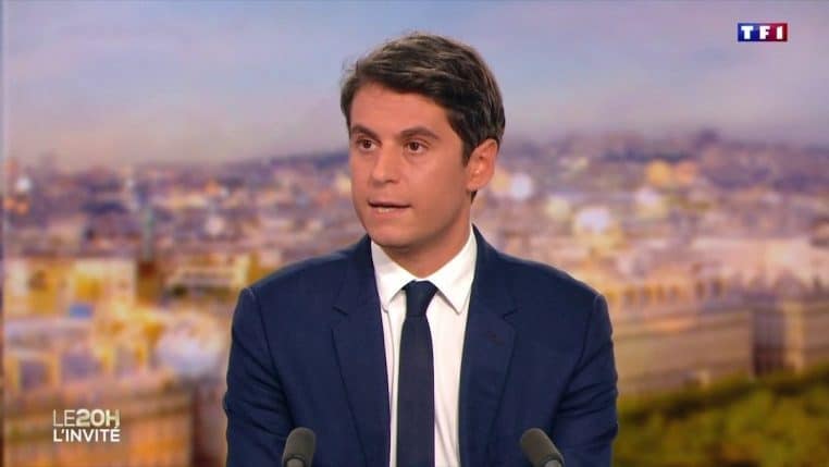 gabriel attal preservatif main jeunes