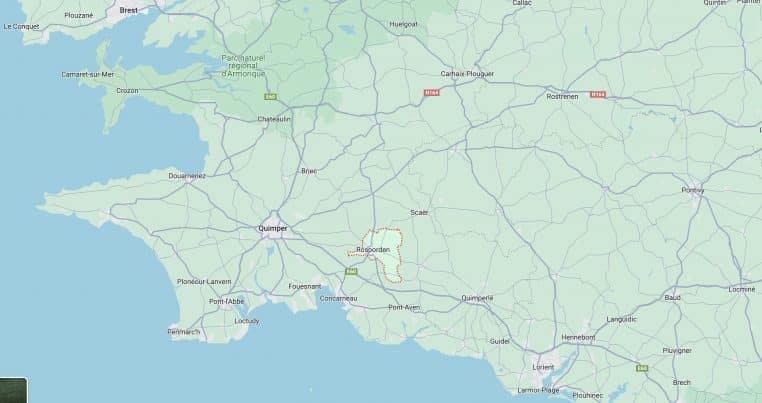 Image illustration, en Bretagne, Jean-Yves Queinnec, ancien RN, fait un salut nazi en conférence.