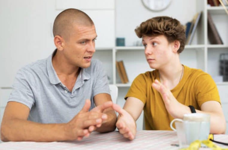 Image illustration blague un fils choisit s'il préfère sa mère ou son père.