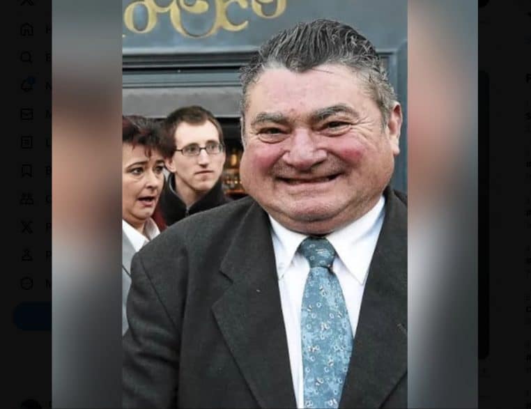 Image illustration, Jean-Yves Queinnec, ancien RN, fait un salut nazi en conférence.