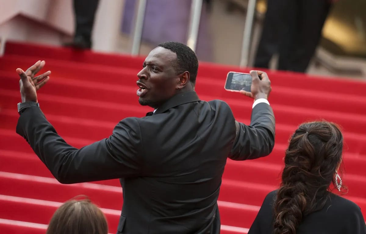 Image illustration Omar Sy est condamné par en suisse pour excès de vitesse.