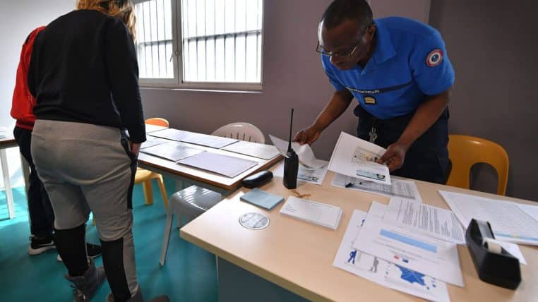 Image illustration un détenu s'évade après avoir voté pour les européennes.