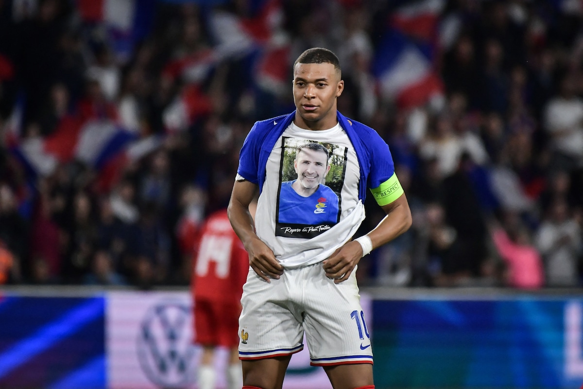 france kylian mbappé tonton hommage
