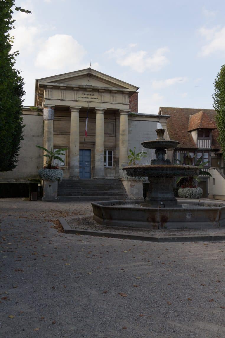 Façade du tribunal