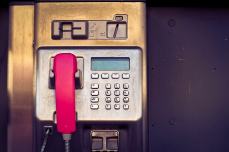 phone, pushbutton phone, telephone booth, dernière cabine télépohnique france.