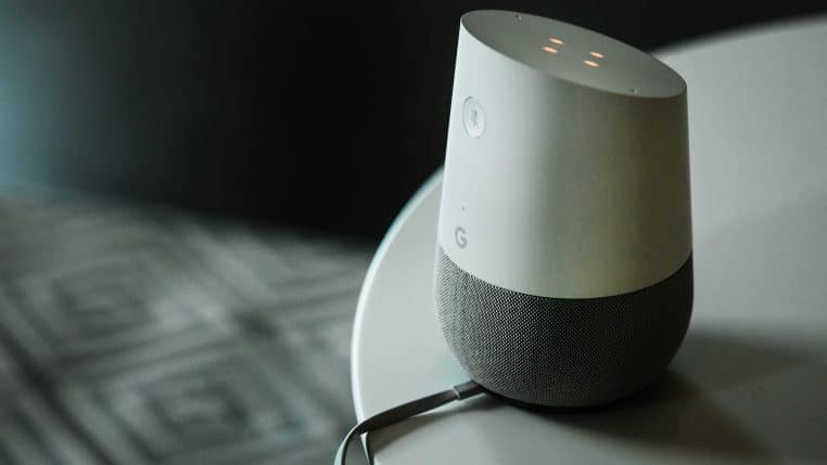 Image illustration blague Google Home lui révèle où est son père.