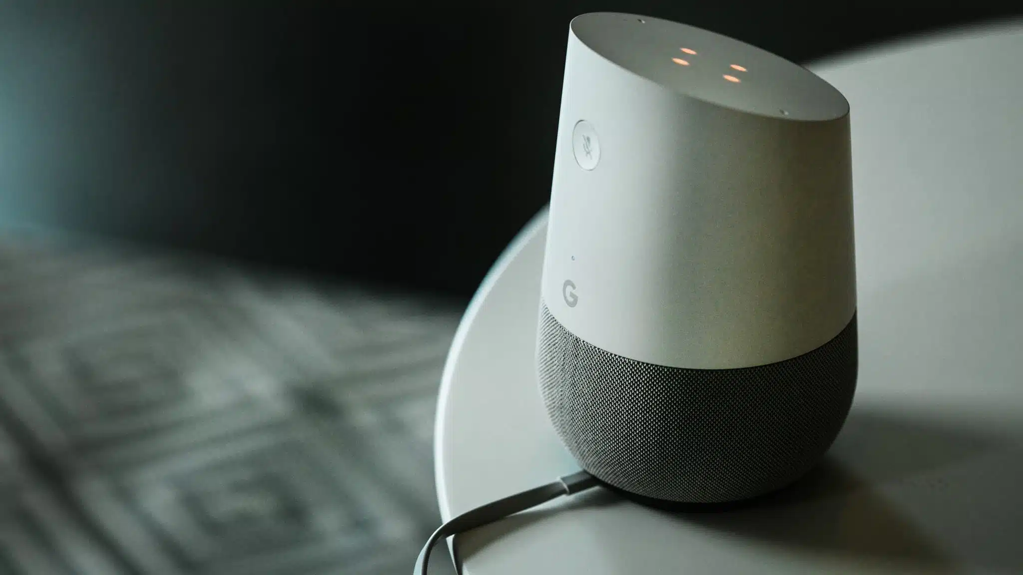 Image illustration blague Google Home lui révèle où est son père.