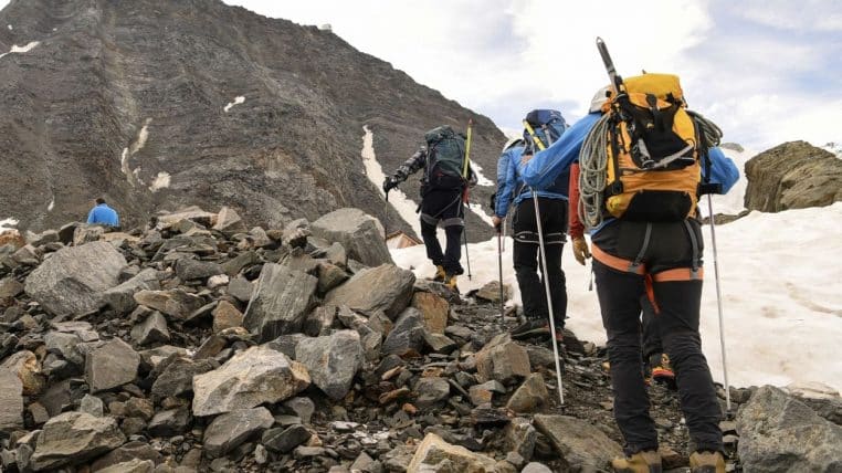 Image illustrations des corps sont retrouvés sous la glace de l'Everest