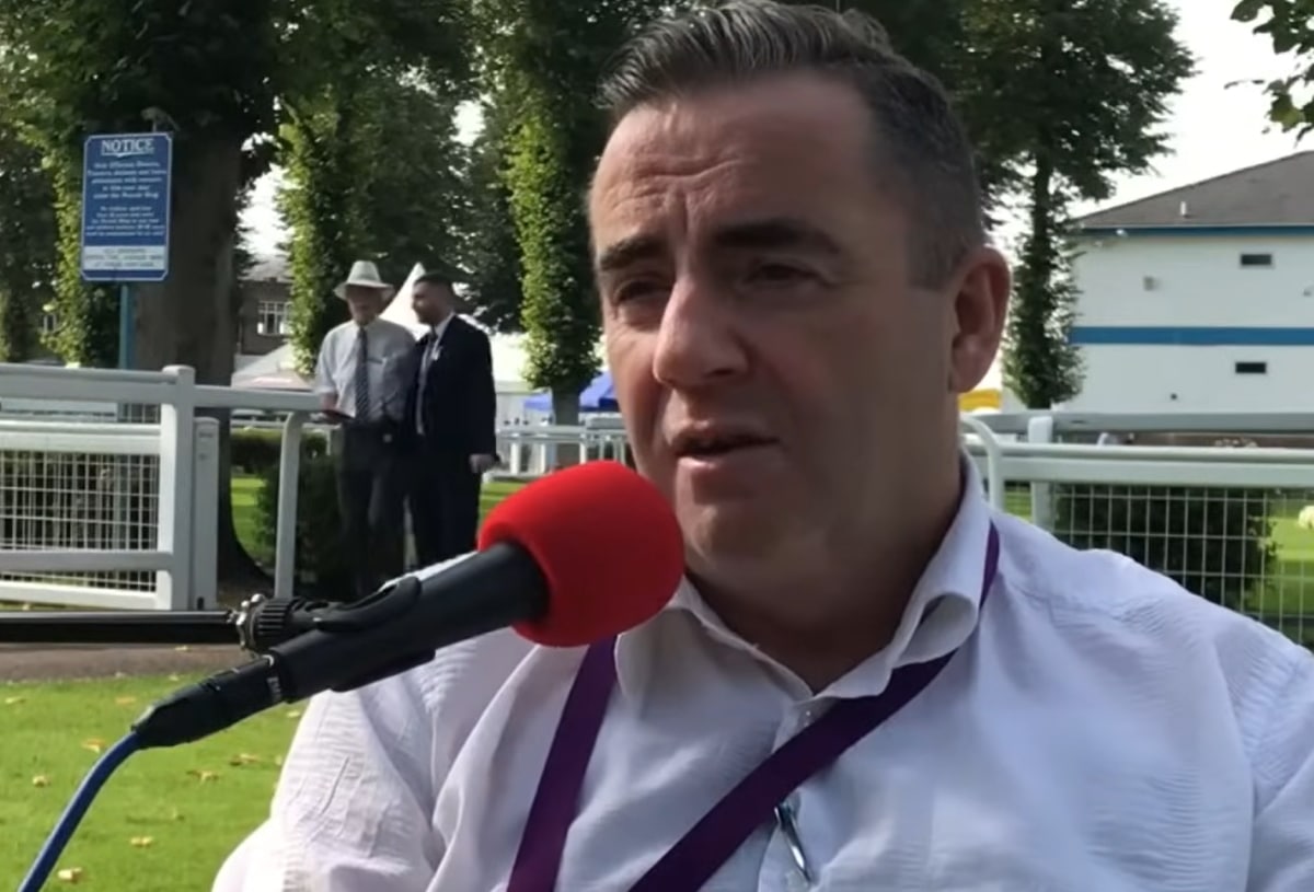 jon-hunt-lors-d'une-interview