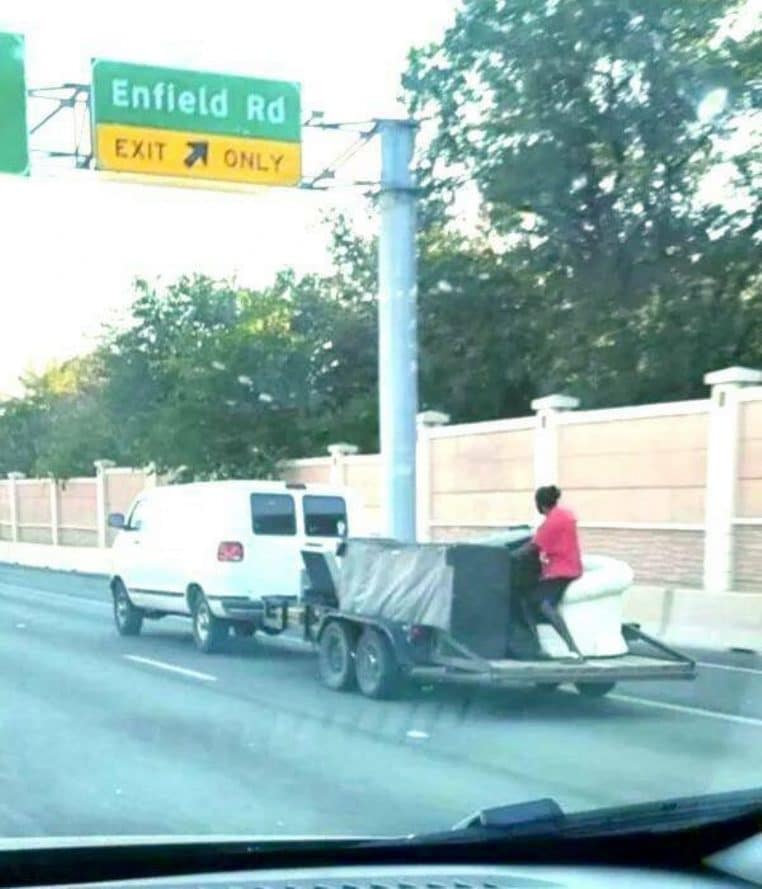 Toilette-en-pleine-route