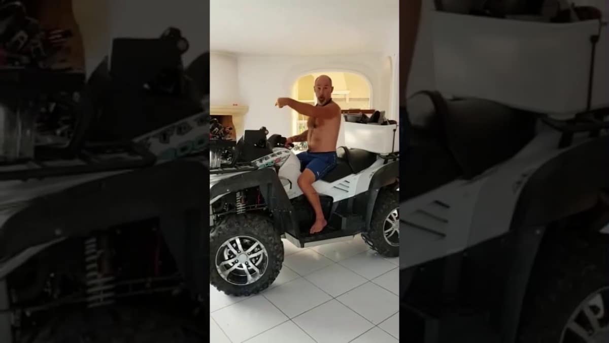Vincent Lagaf traumatisé par son enfance chaotique, il se confie comme jamais