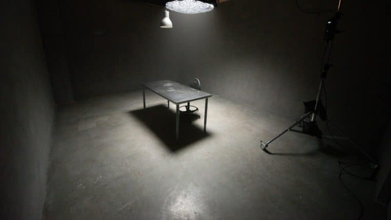 Couple Salle interrogatoire