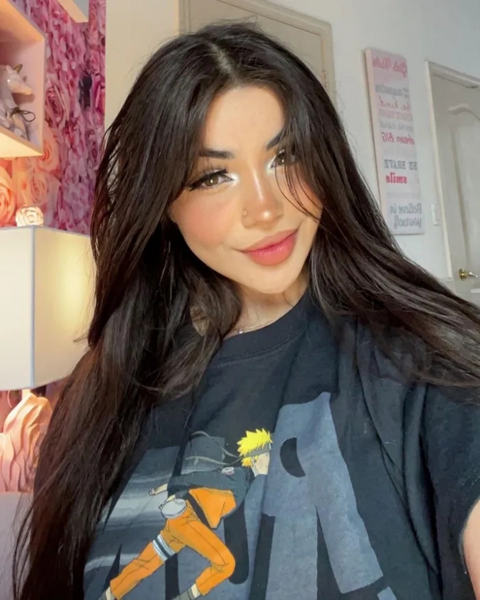 Une jeune femme quitte son travail de laveuse de casseroles pour créer