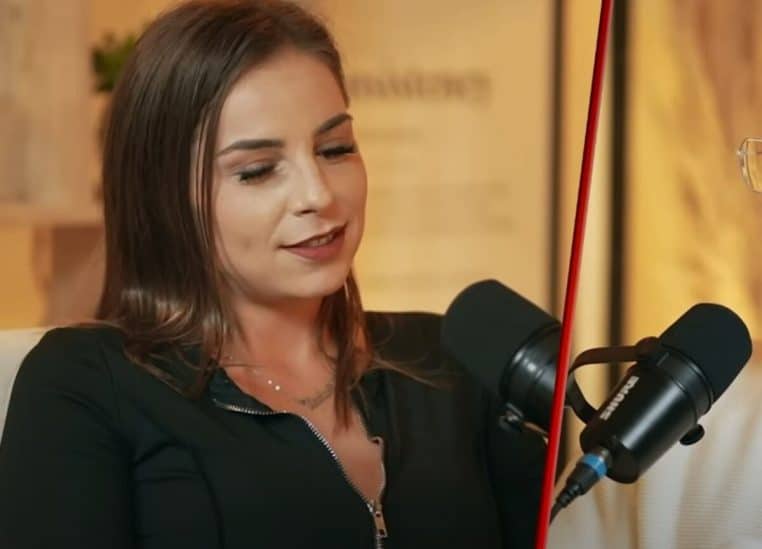 Une actrice X révèle les demandes les plus folles qu'elles a reçues sur Mym