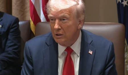Pourquoi Donald Trump a-t-il un bleu sur la main ? Twitter @WhiteHouse