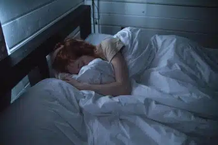 Elle finit à l'hôpital après avoir voulu dormir avec une culotte