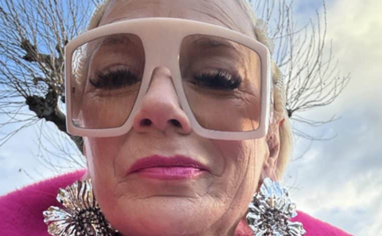 grand-mère look réseaux